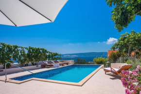 Villa Dasianda - only 90 m from the beach, private 30msq heated pool